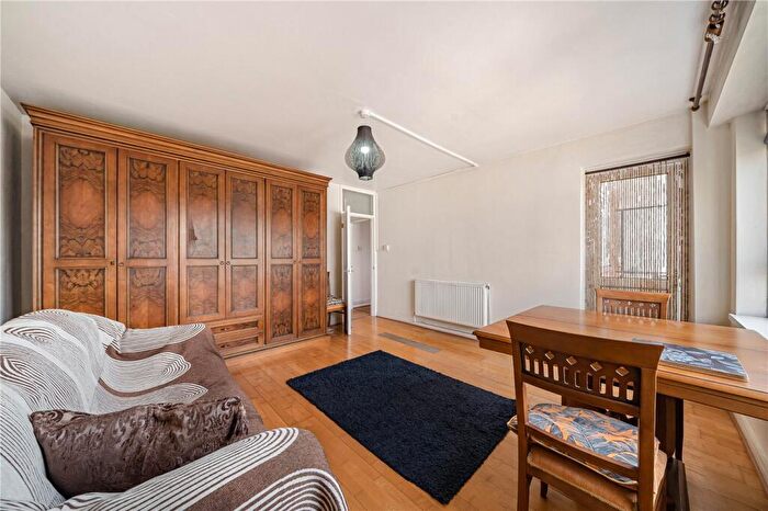 1 Bedroom Apartment For Sale In Rennie Estate, London, SE16