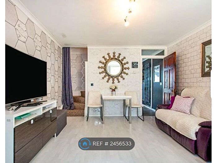 3 Bedroom End Terrace House To Rent In Shearwood Crescent, Crayford, Dartford, DA1