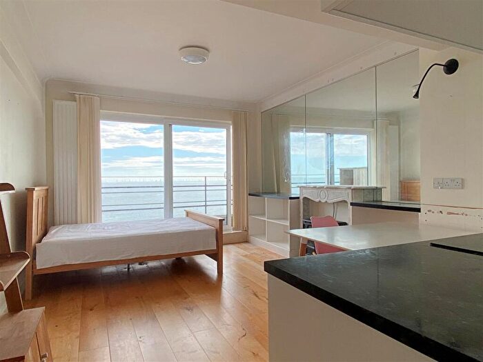 Studio To Rent In Kings Road - Stunning Sea Views, BN1