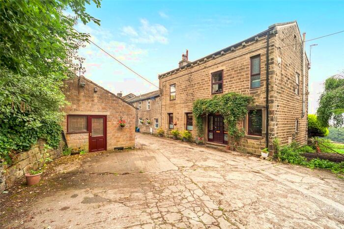 4 Bedroom End Of Terrace House For Sale In Whitley Head, Steeton, Keighley, West Yorkshire, BD20