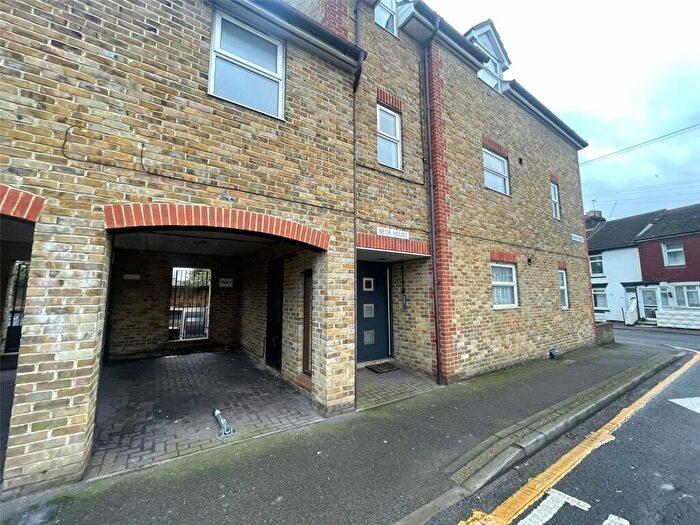 1 Bedroom Flat To Rent In Crown Street, Gillingham, Kent, ME7