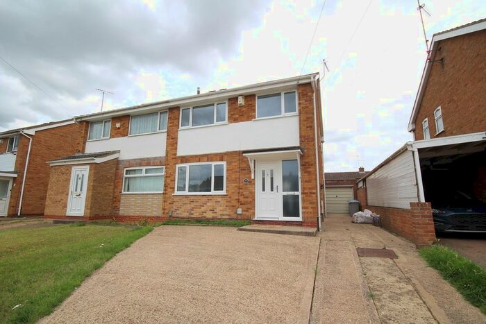 3 Bedroom Semi-Detached House To Rent In St Johns Road, Kettering, NN15