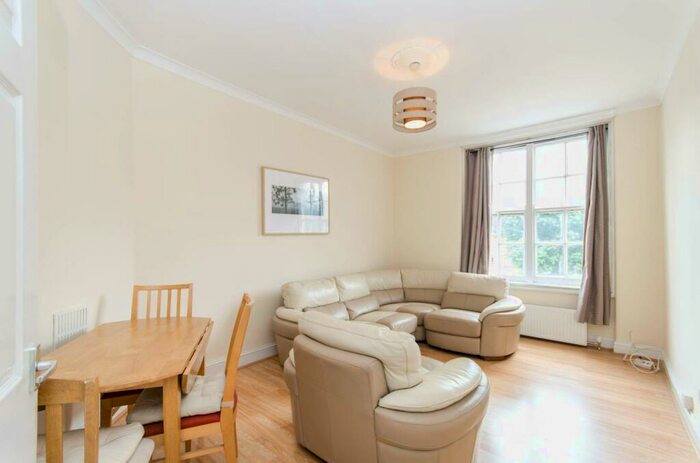 2 Bedroom Flat To Rent In Grove End Road, St John's Wood, London, NW8