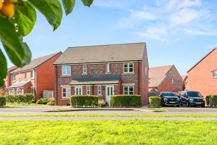 3 Bedroom Semi Detached House For Sale In Coberley Drive, Salisbury, SP2