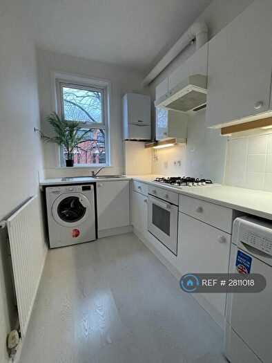 2 Bedroom Flat To Rent In West Didsbury, Manchester, M20