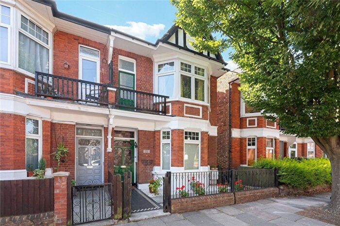 4 Bedroom Semi-detached House For Sale In Whitehall Gardens, London, W3
