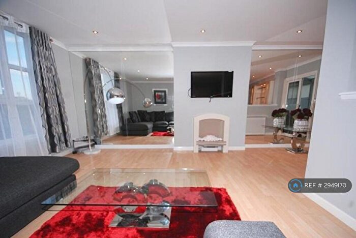 3 Bedroom Penthouse To Rent In New Century House, Aberdeen, AB11