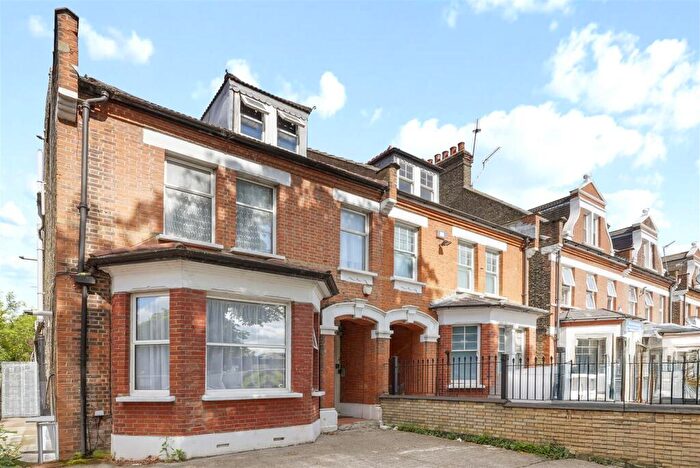 5 Bedroom House For Sale In Green Lanes, London, N13