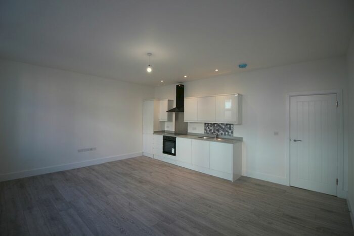 2 Bedroom Flat To Rent In Flat, Postway Mews, Illford, Essex, IG1
