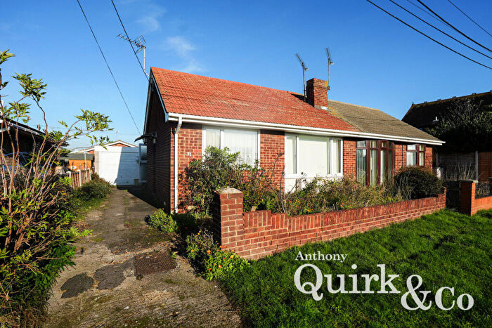 2 Bedroom Bungalow For Sale In Wamburg Road, Canvey Island, SS8