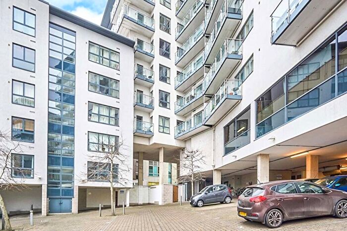 2 Bedroom Flat To Rent In Exeter Street, Plymouth, Devon, PL4