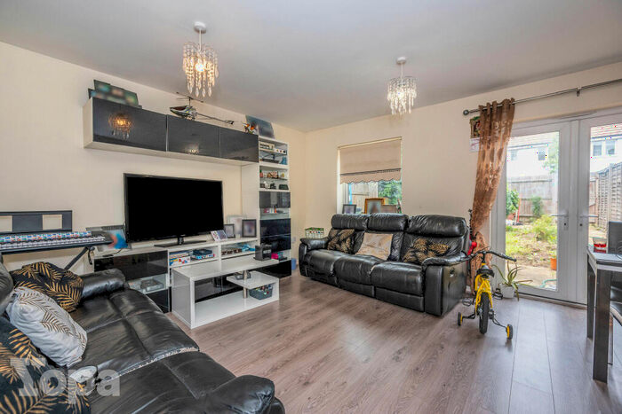 3 Bedroom End Of Terrace House For Sale In Lockwood Place, Dartford, DA1