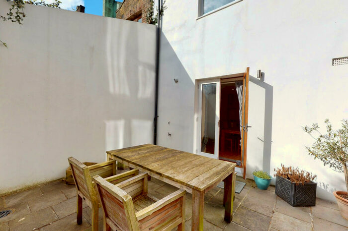 2 Bedroom Apartment To Rent In Gipsy Hill, London, SE19