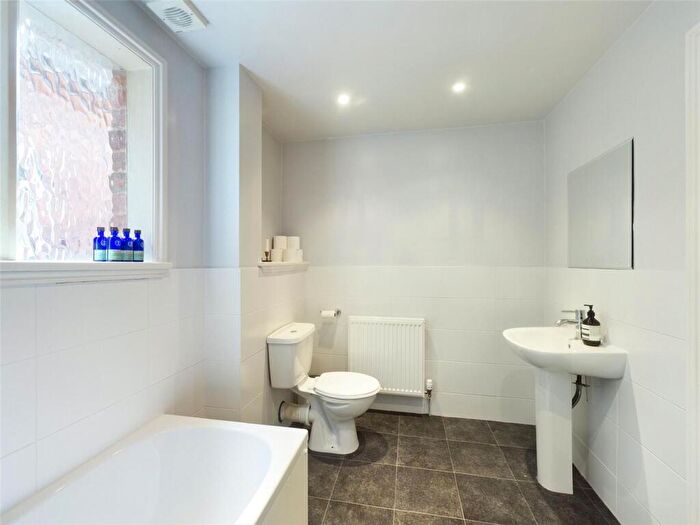 2 Bedroom Apartment To Rent In Severn Side South, Bewdley, DY12