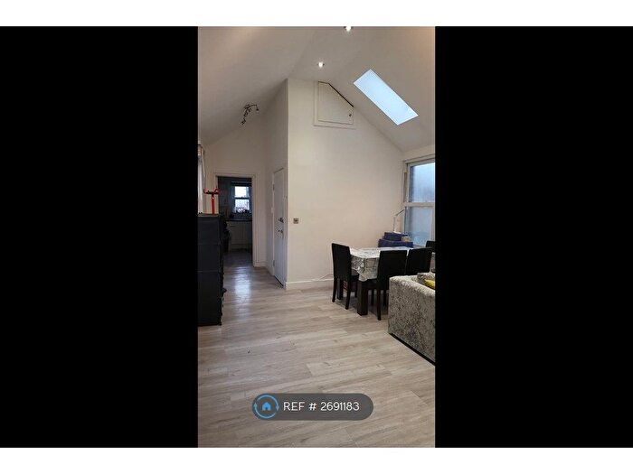 1 Bedroom Flat To Rent In Haydon Place, Guildford, GU1