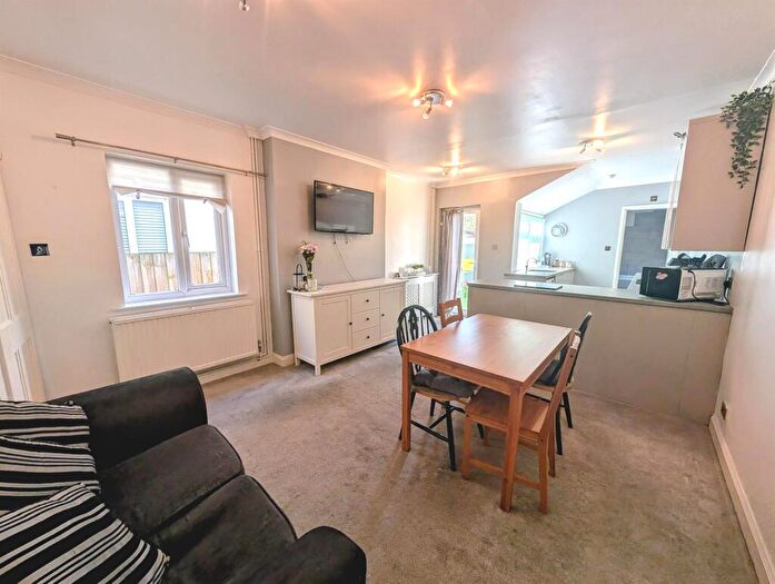 3 Bedroom Semi-Detached House For Sale In Reading Road, Ipswich, IP4