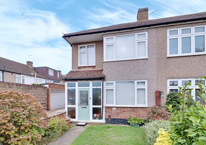 3 Bedroom Terraced House For Sale In Stanford Gardens, Aveley, RM15