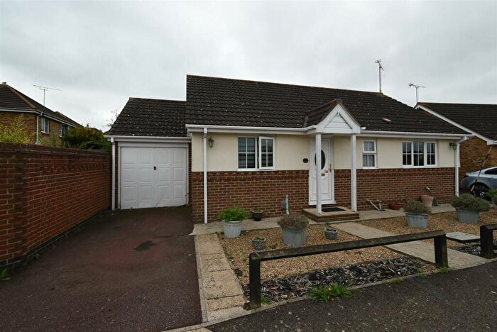 2 Bedroom Detached Bungalow For Sale In Essex Close, Canvey Island, SS8
