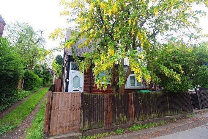 3 Bedroom Detached House To Rent In Haydn Road, Nottingham, NG5
