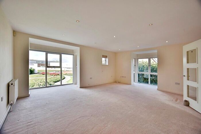 3 Bedroom Town House For Sale In Braeburn Way, Kings Hill, West Malling, ME19