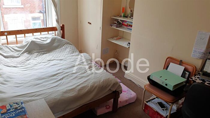 2 Bedroom House To Rent In Autumn Grove, Hyde Park, Leeds, LS6