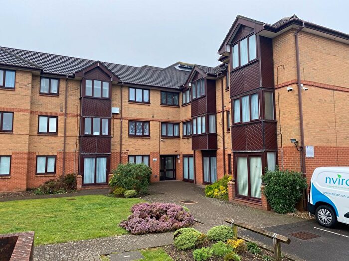 1 Bedroom Flat To Rent In St. Clements Court, BH1