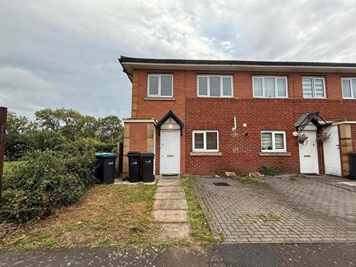3 Bedroom End Of Terrace House To Rent In Hudson Way, Edmonton, N9