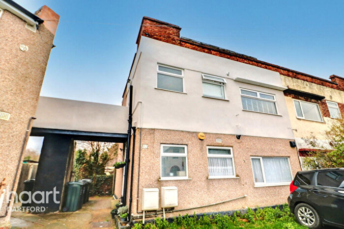 2 Bedroom Maisonette For Sale In Burnham Crescent, Dartford, DA1