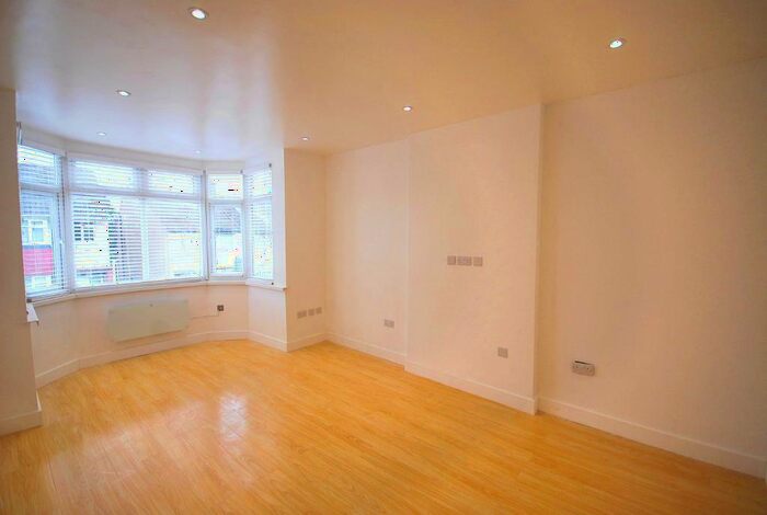 3 Bedroom Flat To Rent In Lonsdale Avenue, Wembley, Middlesex, HA9
