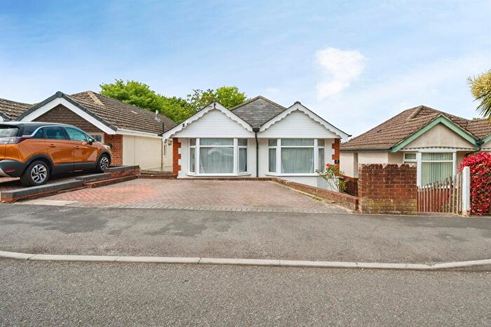 3 Bedroom Detached Bungalow For Sale In Caxton Avenue, Southampton, SO19