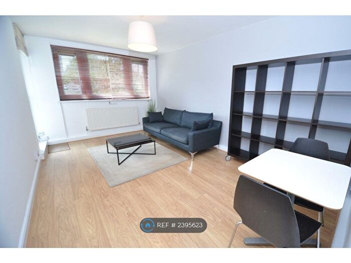 1 Bedroom Flat To Rent In Macclesfield House, London, EC1V