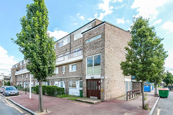 2 Bedroom Flat To Rent In Buckingham Road, London, E15