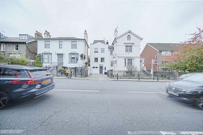 3 Bedroom Flat To Rent In Putney Hill, Putney, SW15