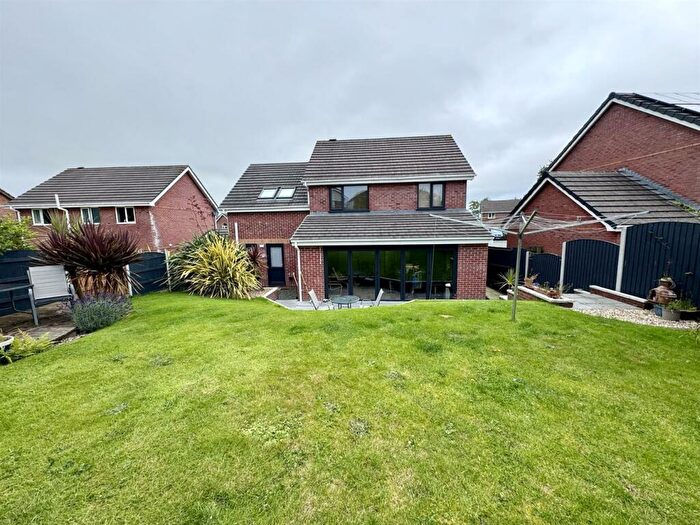 3 Bedroom Detached House For Sale In Gwel Y Llan, Llandegfan, LL59