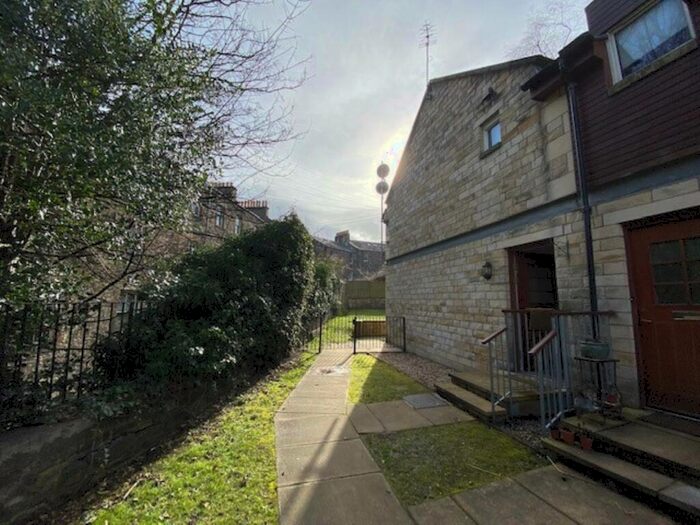 2 Bedroom Flat To Rent In Canon Lane, Edinburgh, EH3