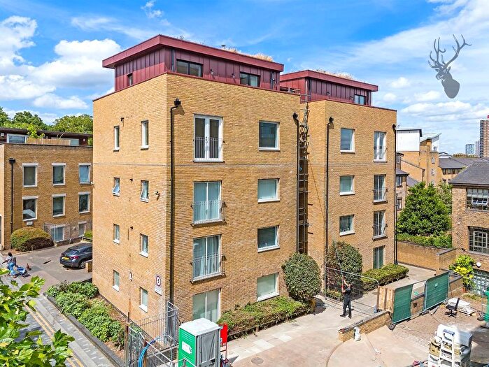 3 Bedroom Flat To Rent In Gunmakers Lane, London, E3