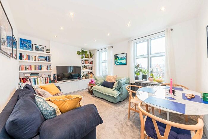 3 Bedroom Flat To Rent In Chiswick High Road, Chiswick, W4