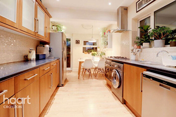 4 Bedroom Semi-Detached House To Rent In Clarendon Road, Croydon, CR0