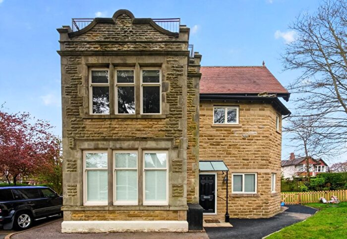 2 Bedroom Flat For Sale In South Drive, Harrogate, HG2