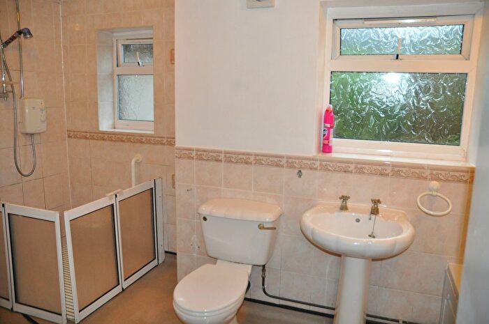 2 Bedroom Bungalow To Rent In Penysarn, LL69