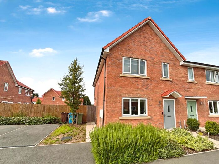 3 Bedroom Semi-Detached House For Sale In Deerlands Way, Beckingham, DN10