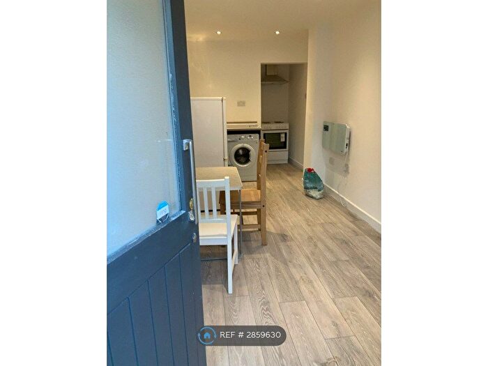 1 Bedroom Flat To Rent In Oxford House, Newport, NP20