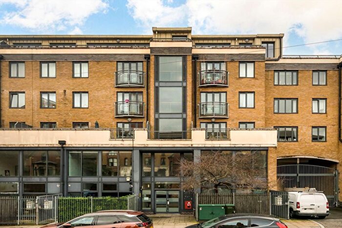 1 Bedroom Flat For Sale In Fairfield Road, Bow, E3