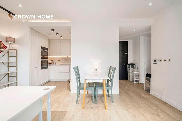 1 Bedroom Flat For Sale In Siena House, Bollinder Place, City Road, EC1V