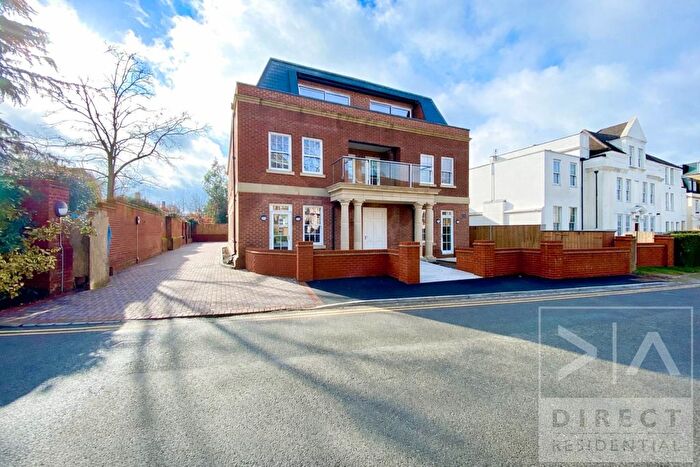 2 Bedroom Flat To Rent In The Parade, Epsom, KT18