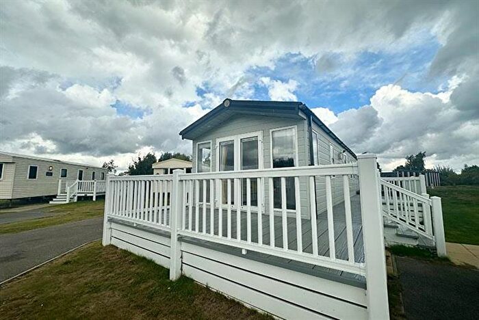 3 Bedroom Park Home For Sale In Tattershall Lakes Country Park, LN4