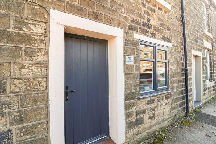 2 Bedroom End Of Terrace House For Sale In Charlestown Road, Glossop, SK13