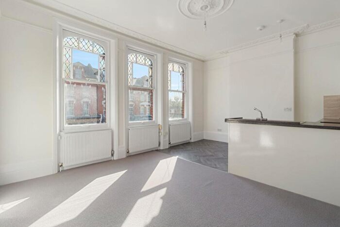 1 Bedroom Apartment To Rent In Ferme Park Road, N4