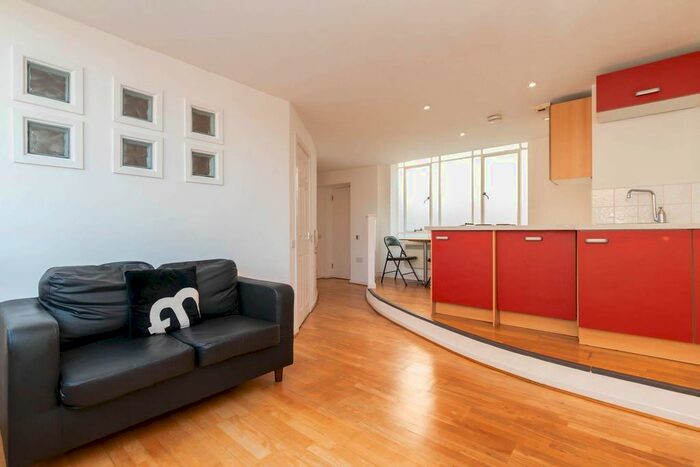 Studio To Rent In Sun House, Bennetts Hill, B2