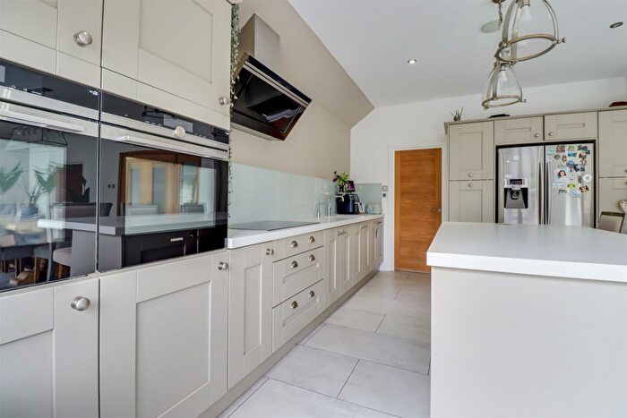 5 Bedroom Detached House For Sale In * Large Outbuilding With Shower Room * Dundonald Drive, Leigh-On-Sea, SS9
